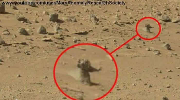 火星惊见黑色房子、外星人基地 NASA前员工称看到2个穿着太空衣的外星人在火星上走动