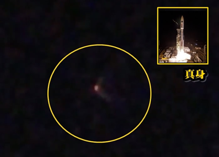 “UFO”（黄圈示）的真身原来是火箭。