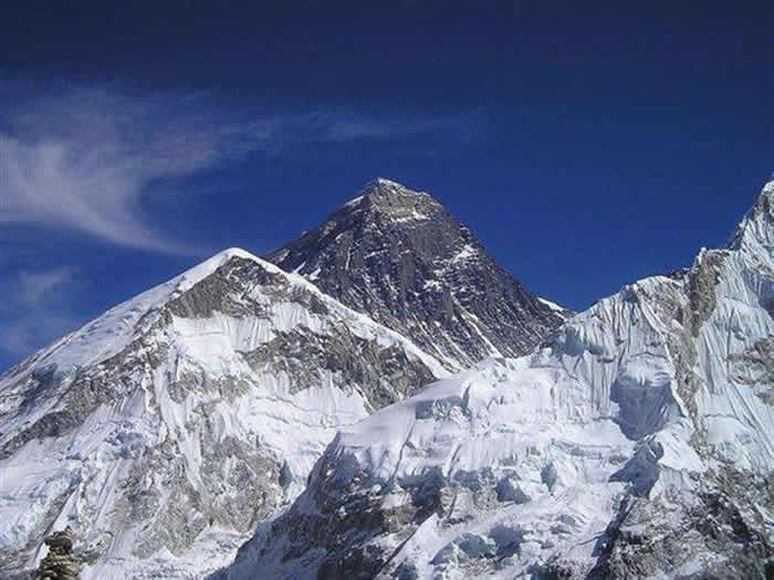 世界第一高峰珠穆朗玛峰。