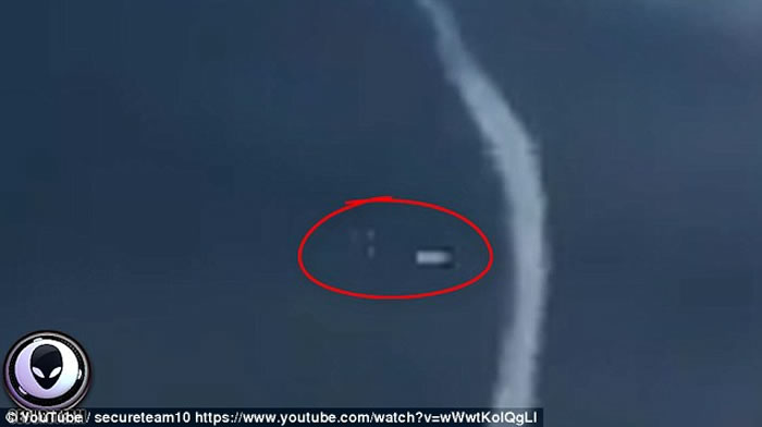 阿尔及利亚UFO在半空云层出现 不久海面便出现水龙卷