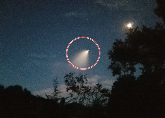 美国加州凌晨夜空有神秘UFO飞行 原来光球是美军战略核潜艇试射潜射弹道导弹