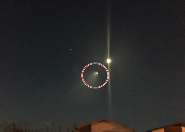 美国加州凌晨夜空有神秘UFO飞行 原来光球是美军战略核潜艇试射潜射弹道导弹