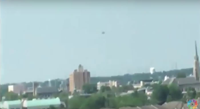 外星人造访美国？纽约上空惊现UFO悬浮数小时