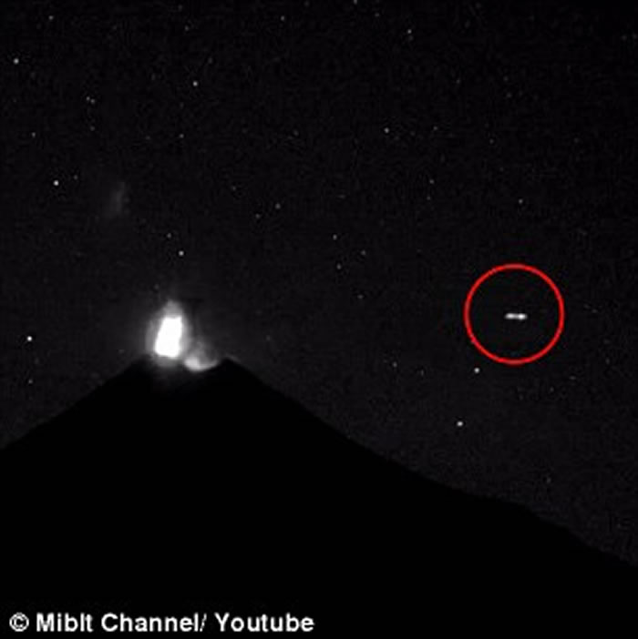 墨西哥火山喷发的“UFO目击事件”显示UFO“运送”外星人抵达地下基地？