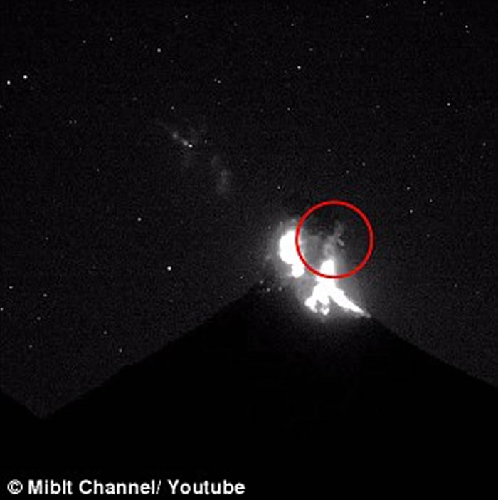 墨西哥火山喷发的“UFO目击事件”显示UFO“运送”外星人抵达地下基地？