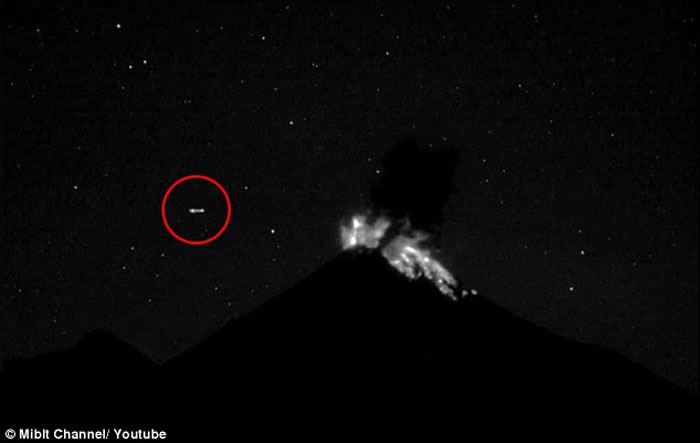 墨西哥火山喷发的“UFO目击事件”显示UFO“运送”外星人抵达地下基地？