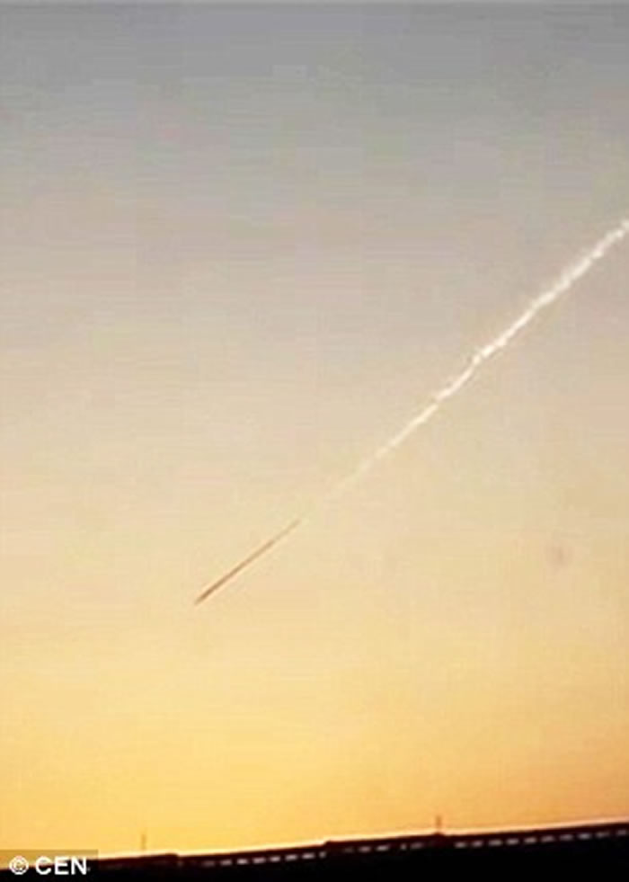 天空一道气流划过 外星人到访俄罗斯？