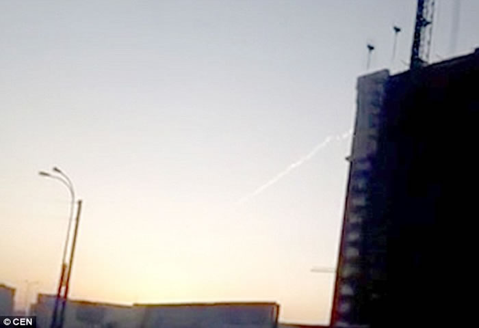 天空一道气流划过 外星人到访俄罗斯？