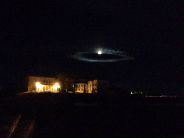 俄罗斯布里亚特共和国夜空惊现绿光UFO