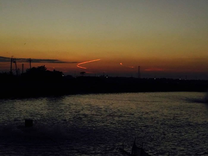 UFO现踪台湾？高雄兴达港天空现诡异弧线