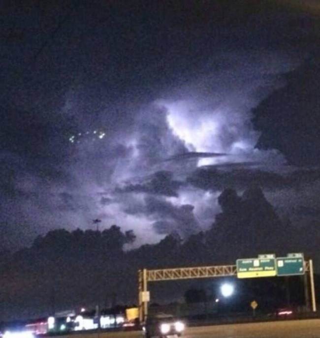 UFO拜访美国德州？