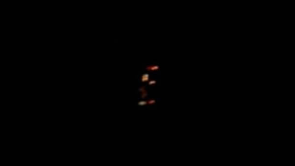 美国宾夕凡尼亚州妇人与邻居目击夜空中有不明飞行物