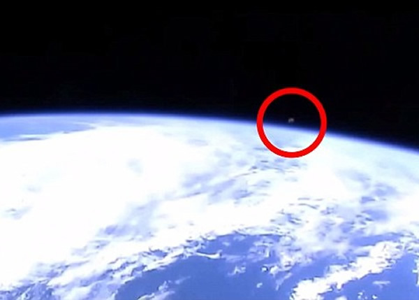 爱好者质疑NASA刻意隐瞒有外星人：国际太空站外直播中出现UFO后画面突然中断