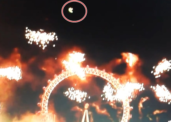 有人指所谓的UFO(红圈示)，可能只是有拍摄功能的无人机。