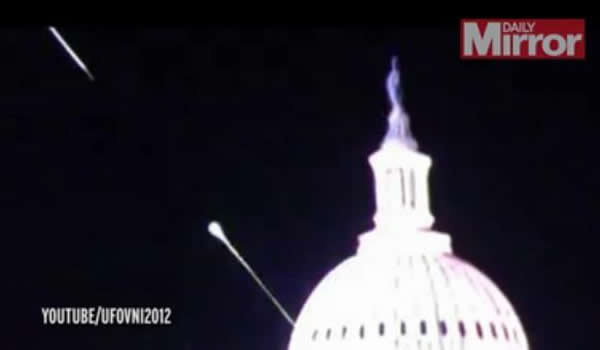 UFO也窃听？美国国会大厦在黑夜中发出一道奇光