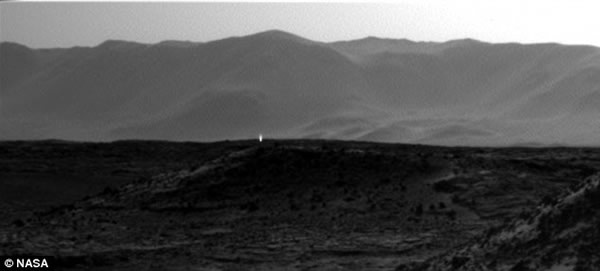 美国NASA发布消息称已查清火星上出现神秘亮光之谜