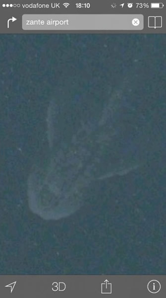 iPhone卫星地图影像显示尼斯湖湖面下有巨型物体在浮游