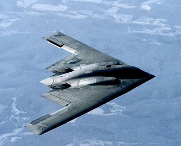 B-2轰炸机使用了典型的隐身气动布局