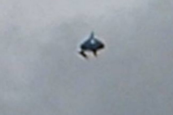 英国伦敦周一有民众报称目击不明飞行物体(UFO)