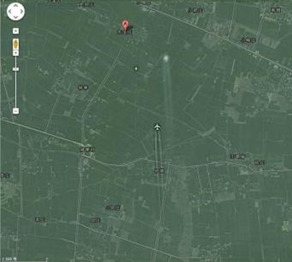 河南省驻马店市的卫星地图上，显示出三个飞行器飞行。