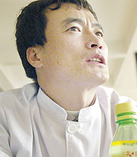 孟照国搬离了凤凰山，进入哈尔滨某高校食堂工作。