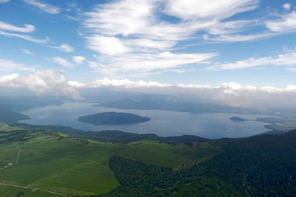 日本北海道屈斜路湖曾经传说出现水怪：看起来像条牛头大蛇