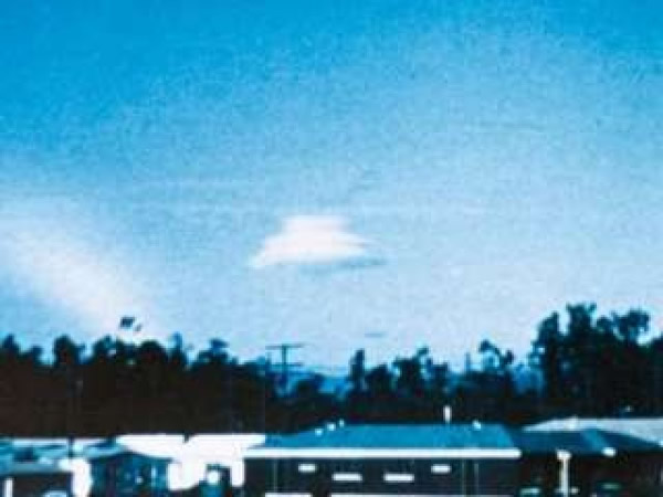6名美国空军前退役军官指称，外星UFO不但监控着美军的核武基地，而且还可能对美军基地的核导弹发射系统进行过神秘攻击」，导致这些核导弹全都「暂时失灵」！