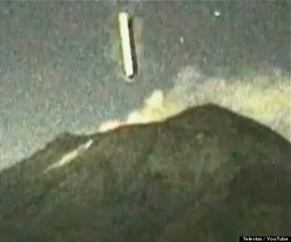 2012年10月底巨大雪茄状UFO飞入墨西哥火山口
