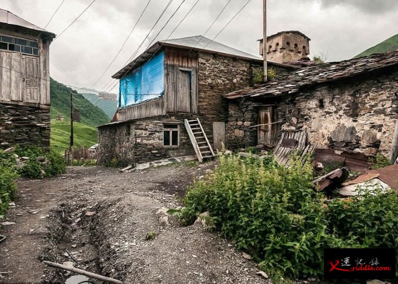 村落有一些山路，适合喜欢行山的人士。