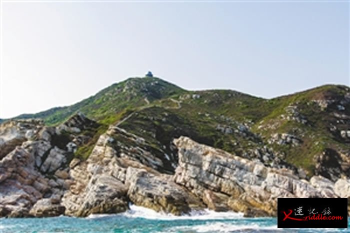 深圳东部海岸线的岩石构造清晰保留了侏罗纪火山喷发后的形态。