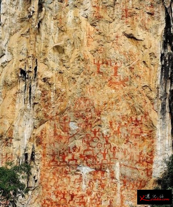 岩画群记录了距离现今约2000年的祭祀场景。