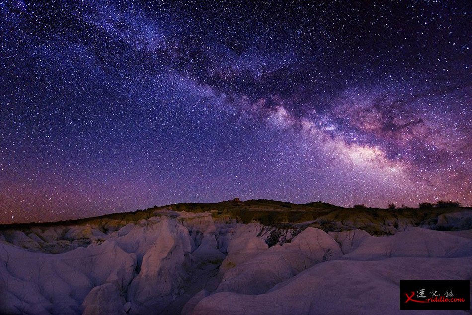 摄影师拍摄美国郊外的璀璨夜空