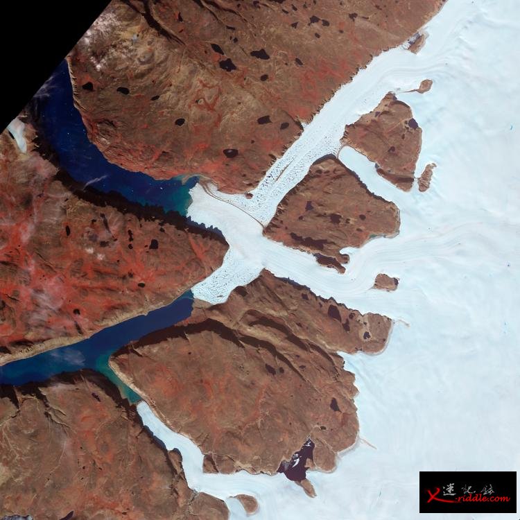 美国宇航局公布位于格陵兰岛的莱迪冰川(Leidy Glacier)的太空俯瞰图