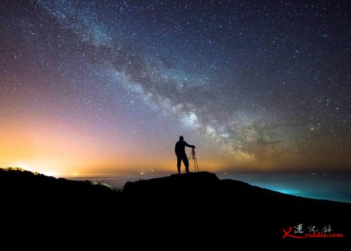班纳特对怀特岛情有独钟，爱上在当地拍摄夜空星河照。