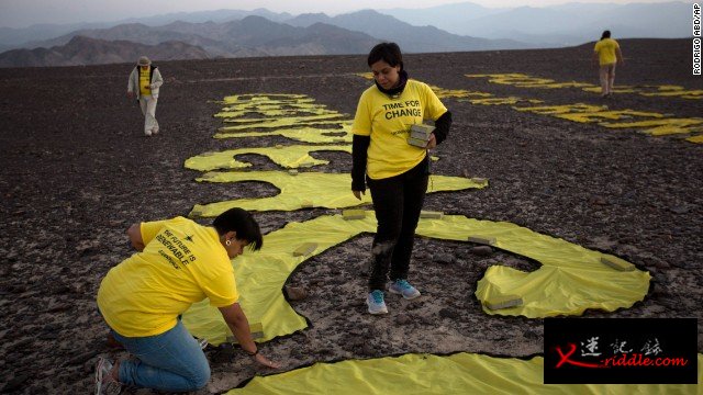 绿色和平组织在世界文化遗产“纳兹卡线”（Nazca Lines）铺设标语惹非议