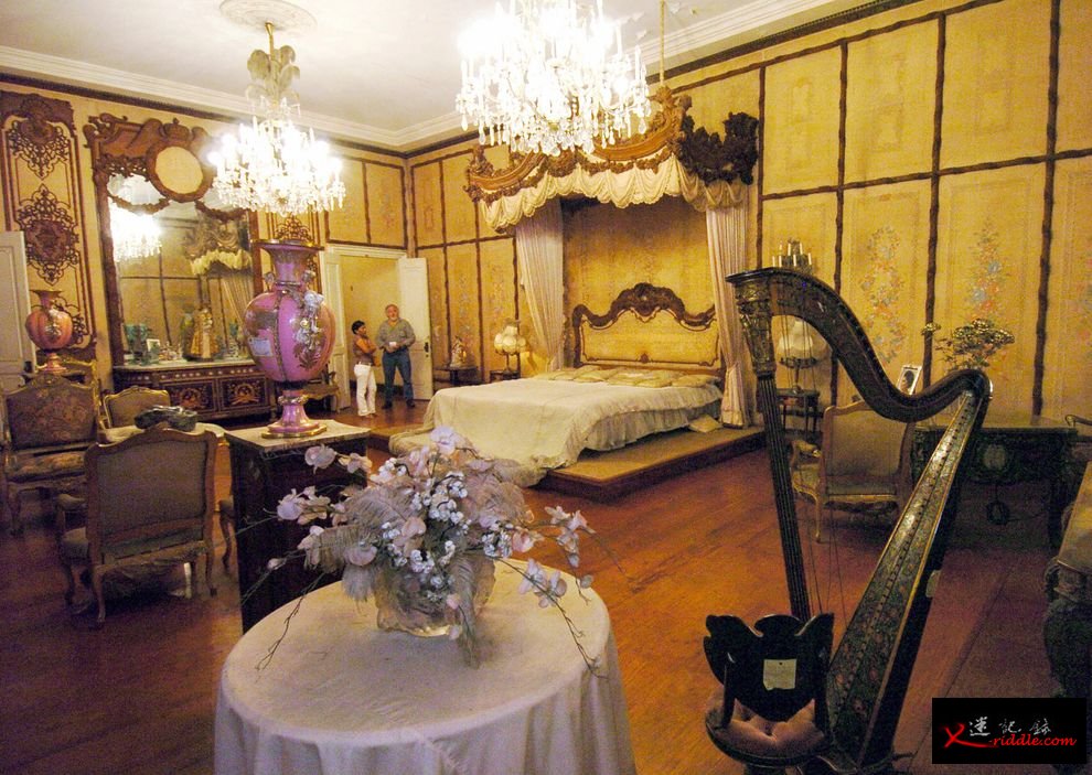 在菲律宾前第一夫人伊美黛．马可仕（Imelda Marcos）的故乡塔克洛班，游客可参观「圣尼诺堂」（Santo Niño Shrine）里伊美黛