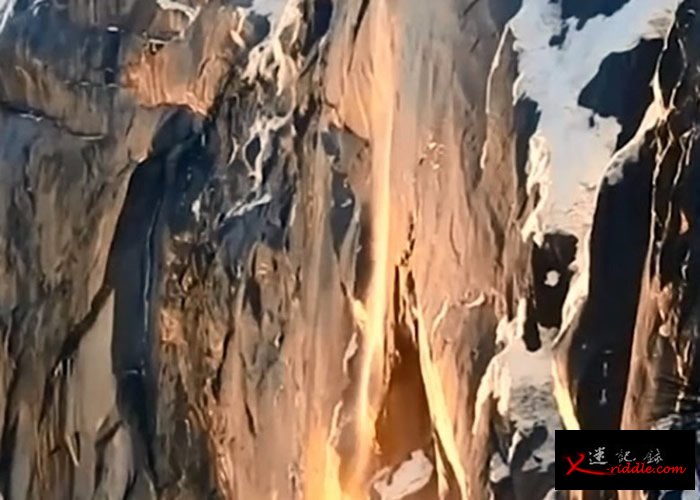 美国加州优胜美地国家公园惊现壮观“火瀑” 如熔岩倾泻而下