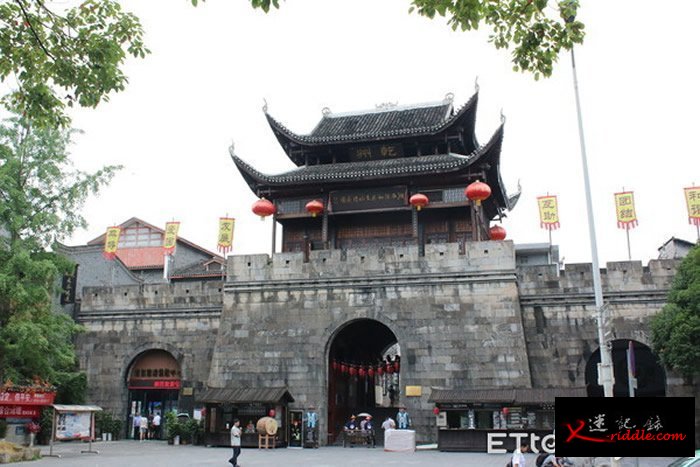 气势雄伟的古城入口。（图／记者王致凯摄）