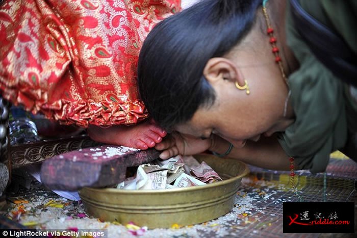 尼泊尔“活女神”库玛丽Kumari：几岁被选中 禁锢10年后从天堂跌落地狱