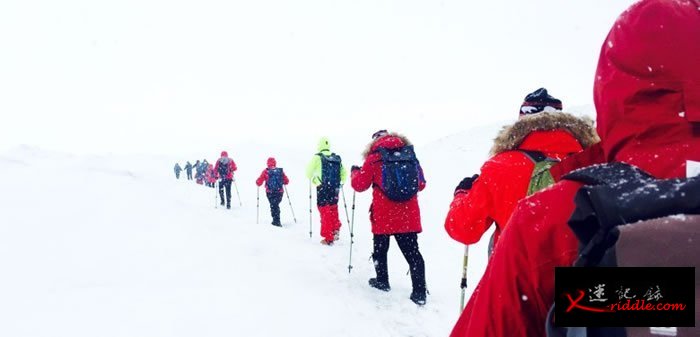 船客在旅程中，可以体验前所未有的经历，包括在北极雪地行走。