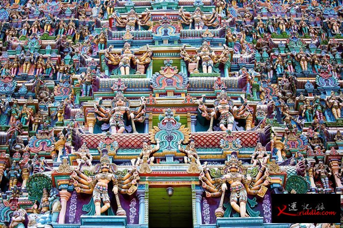 栩栩如生的动物、神佛、妖魔雕像，每12年重新上漆修缮一次。 PHOTOGRAPH BY DBIMAGES/ALAMY STOCK PHOTO