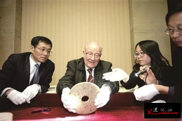 从良渚遗址挖掘出来的文物，多为玉器及陶器。