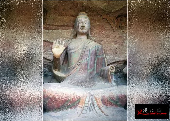 石窟内的佛像出现破损。