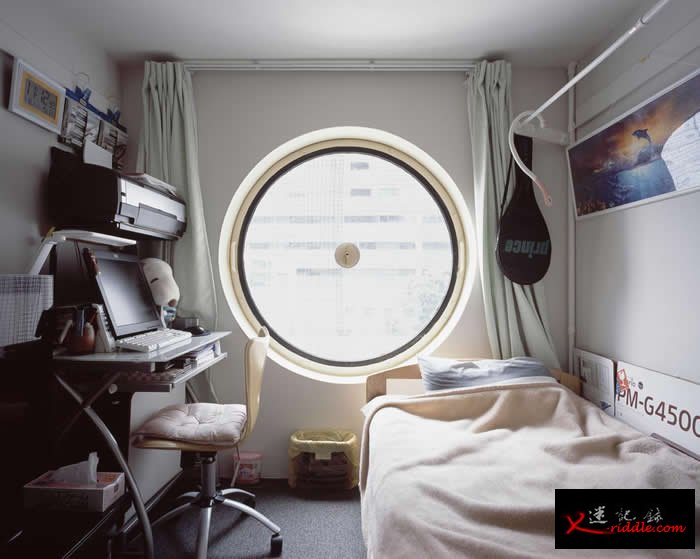 每个胶囊住宅的面积都只有9.9平方公尺，空间配置不易。 PHOTOGRAPH BY NORITAKA MINAMI