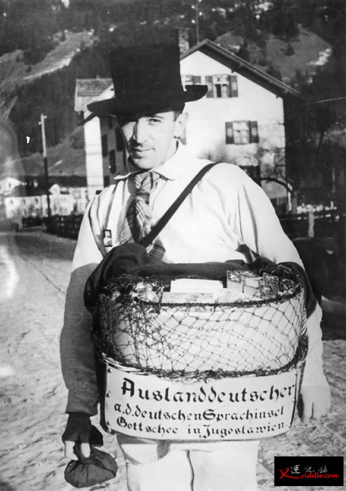1936年，科切维地区的一名日耳曼男子摆好姿势拍了这张人像照。第二次世界大战以后，科切维聚落被拆散，有数千居民迁往美国。如今很少人还会说这种语言。 PHOTOG