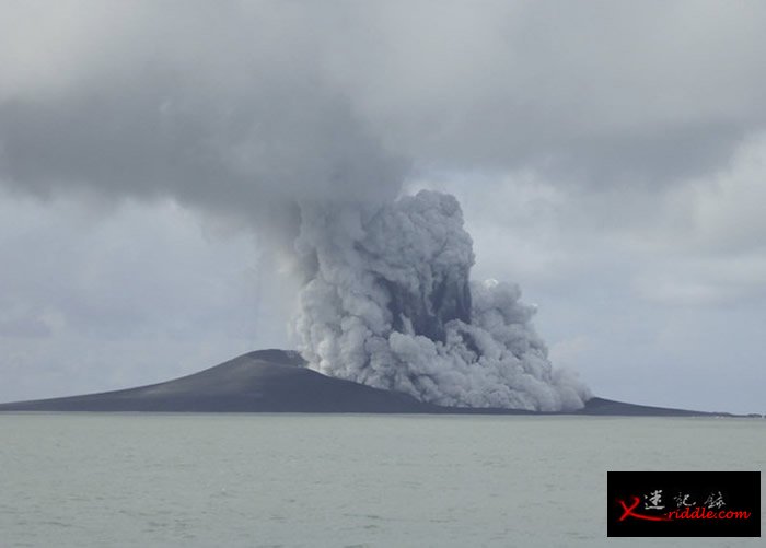 南太平洋岛国东加王国海底火山喷发 旁边长出一座全新岛屿