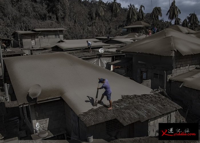菲律宾塔阿尔火山微弱喷发 逾百次地震致地裂