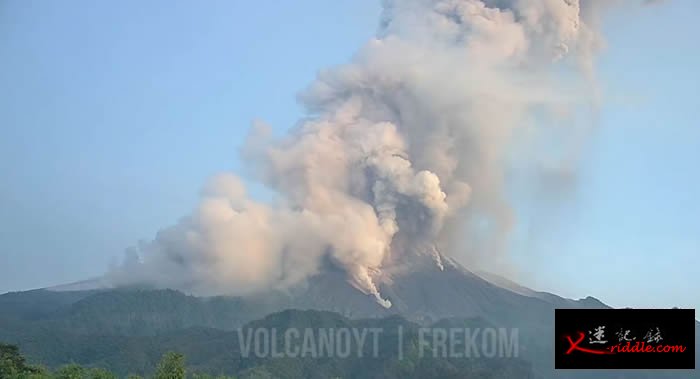 印尼爪哇岛上的默拉皮火山喷出6000米高灰柱
