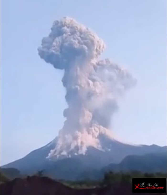 印尼爪哇岛默拉皮火山喷发 火山灰云升上6000米高空