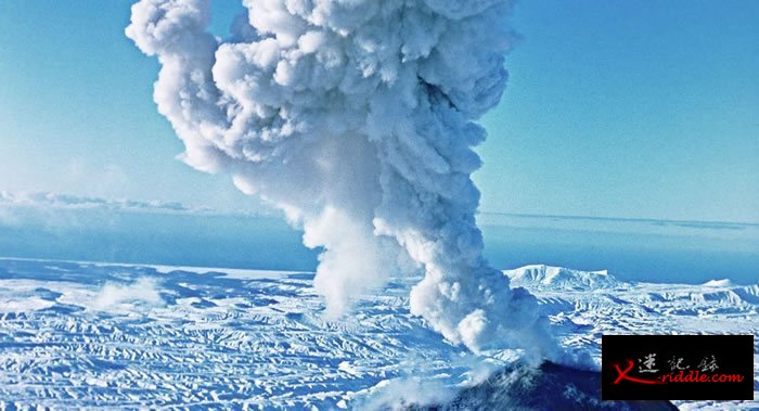 俄罗斯堪察加半岛克柳切夫火山喷出6000米高灰柱